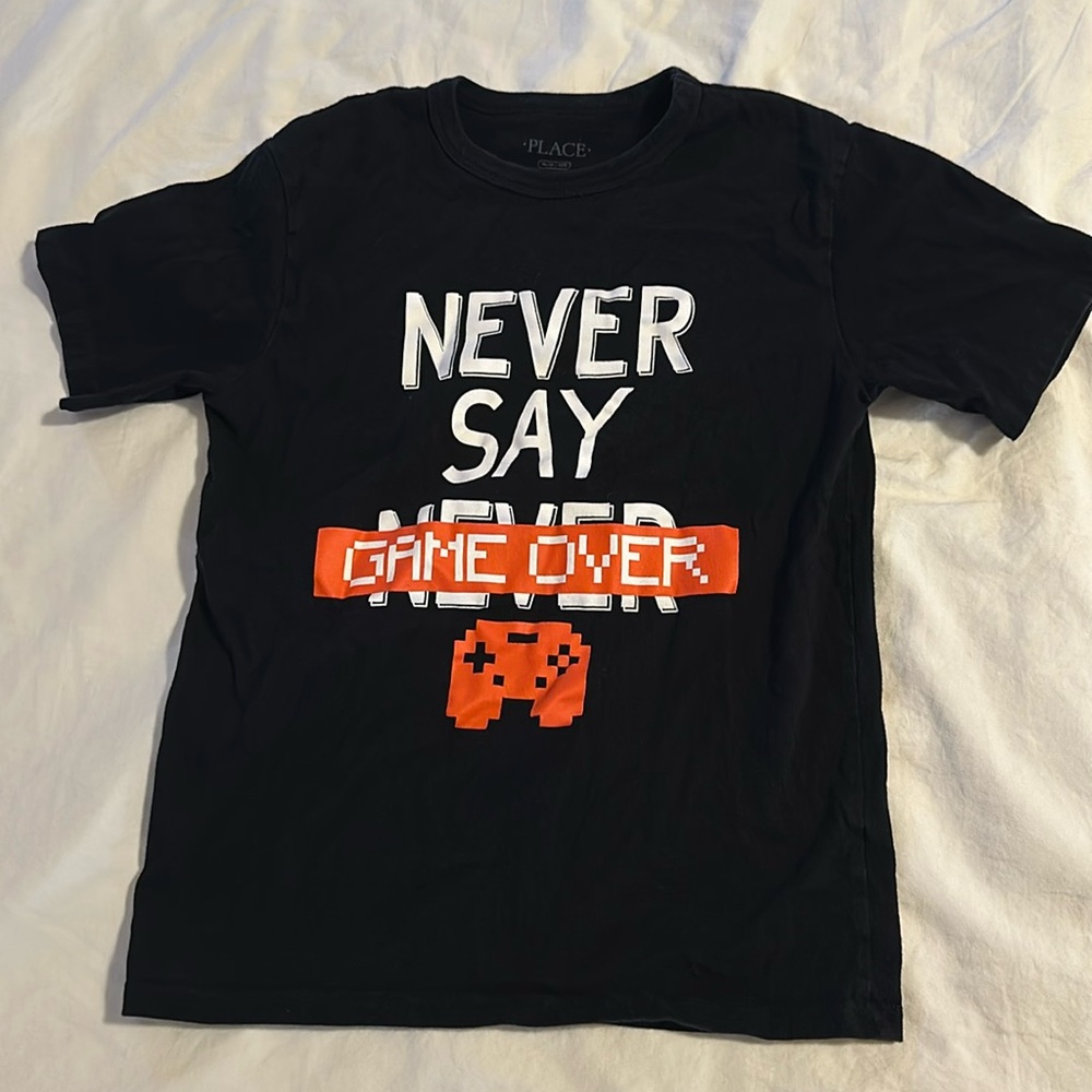 Short sleeve black graphic Children’s Place tshirt NEVER SAY GAME OVER sz 7/8